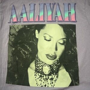 Aaliyah Graphic TShirt Purple Size Small